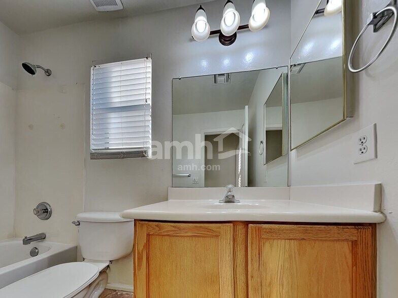 Building Photo - 8703 E Plata Ave