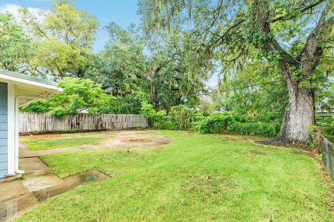 Building Photo - Recently Renovated 4-Bedroom Home with Mod...