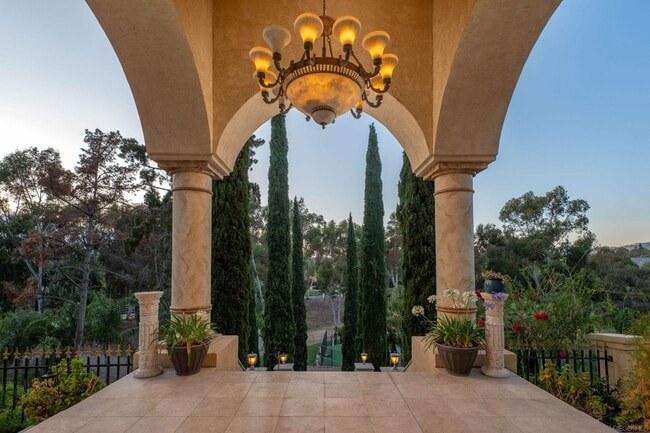 Building Photo - 459 Flores De Oro
