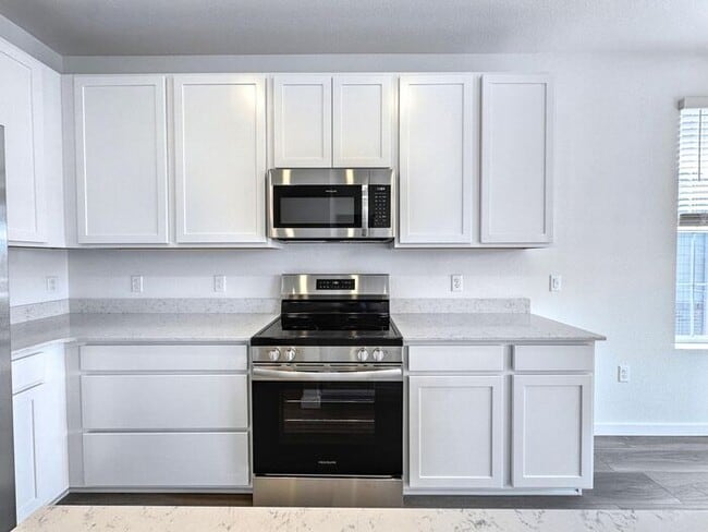Building Photo - This property is located in a 55+ communit...