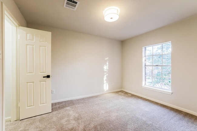 Building Photo - 3207 Greenwood Glen Dr