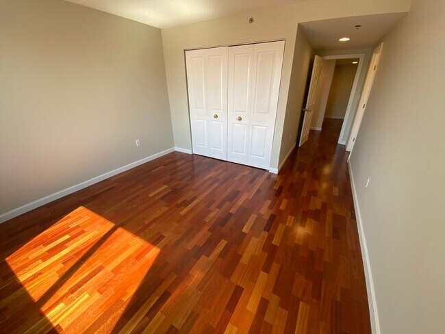 Building Photo - 8 Museum Way