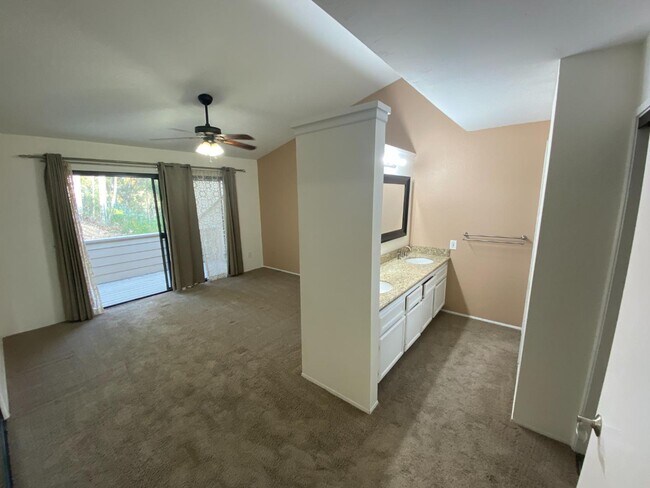 Building Photo - 10381 Crosscreek Terrace