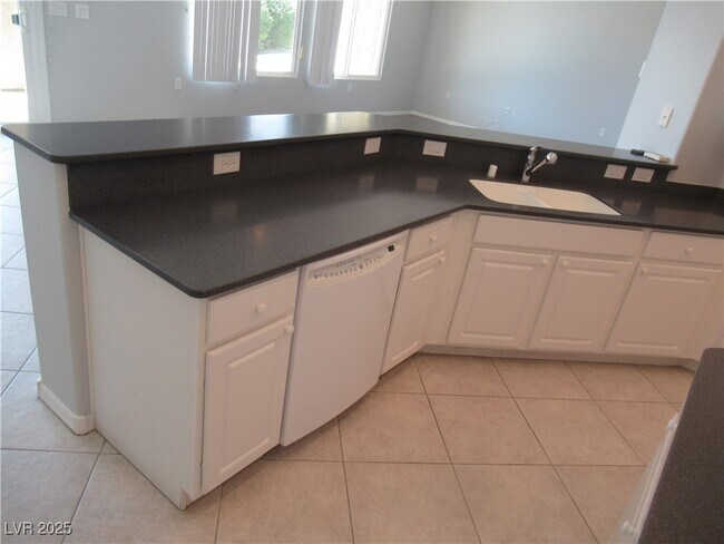 Building Photo - 2091 Clearwater Lake Dr