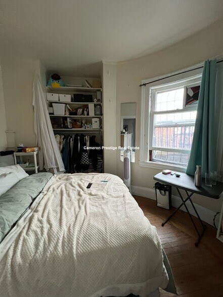 Building Photo - 52 Fenway