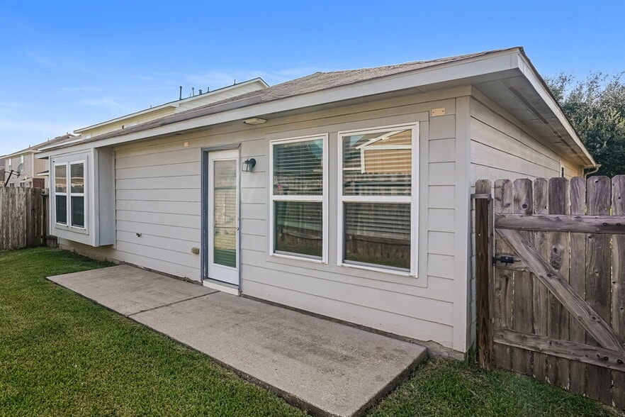 Building Photo - 2219 Diamond Crest Dr