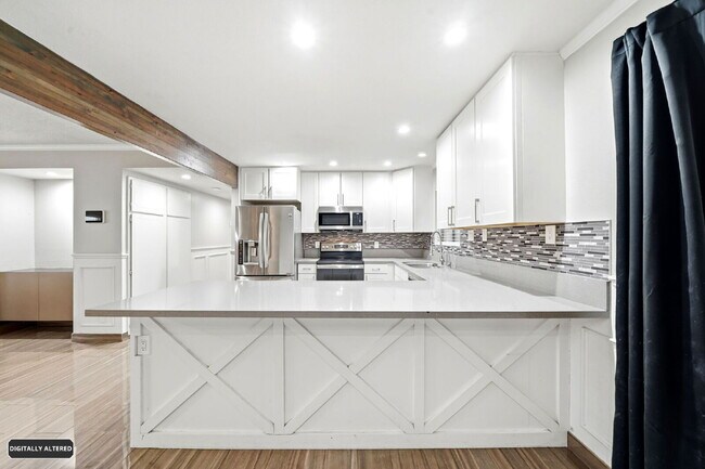 Building Photo - 2013 Las Verdes St