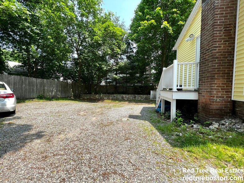 Building Photo - 479 High St