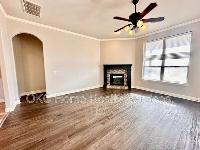 Building Photo - 2412 SE 92nd Terrace