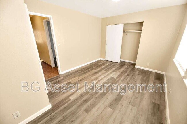 Building Photo - 1426 48th Ave