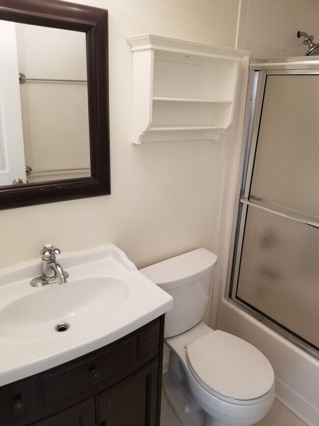 Building Photo - Spacious 4bd/2ba Apartment at Hunters Ridg...