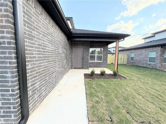 Building Photo - 531 Cosmos St