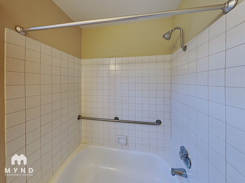 Building Photo - 4507 Highcrest Dr