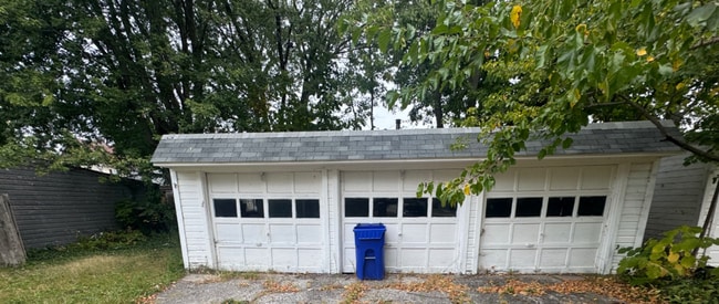 Building Photo - 15815 Parkgrove Ave