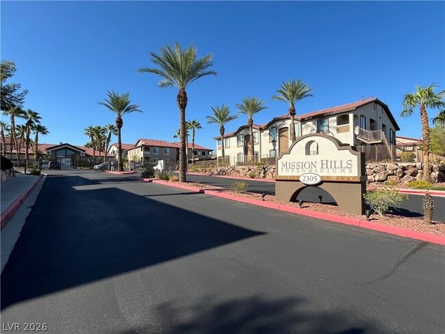 Building Photo - 2305 W Horizon Ridge Pkwy