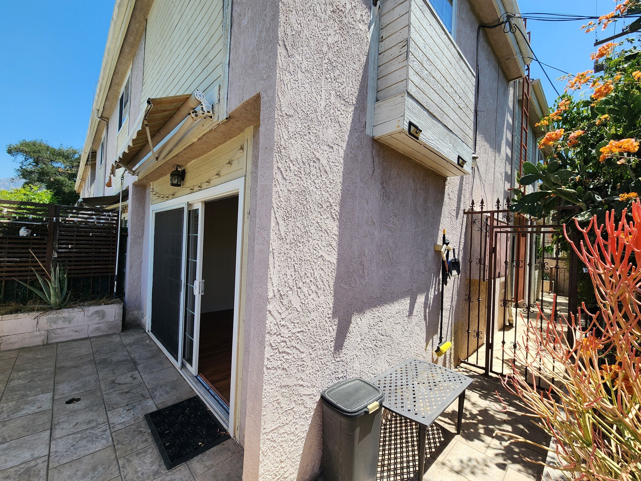 Building Photo - 620 W Doran St