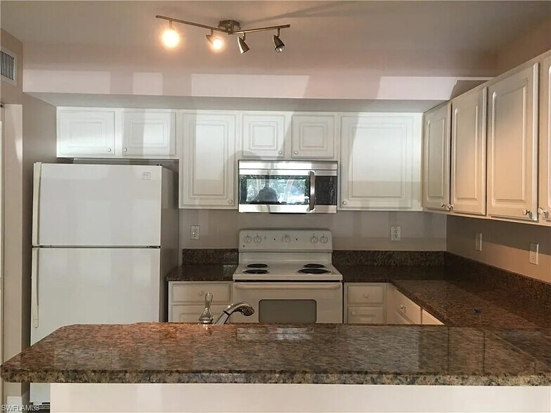 Kitchen - 4127 Residence Dr