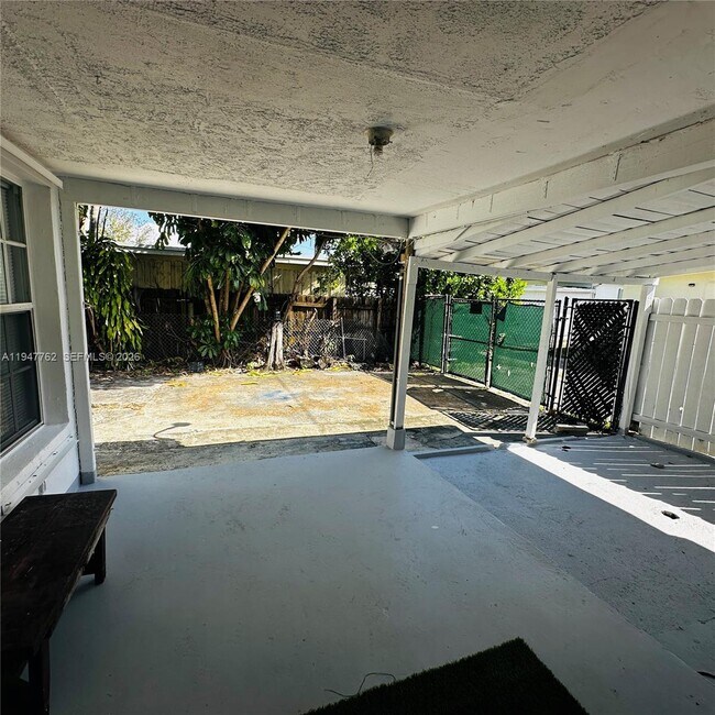 Building Photo - 732 Moffett St