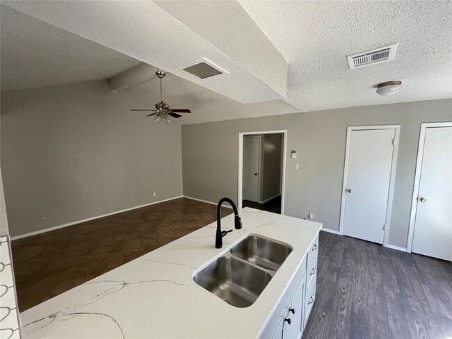 Building Photo - 5806 Emerald Forest Dr