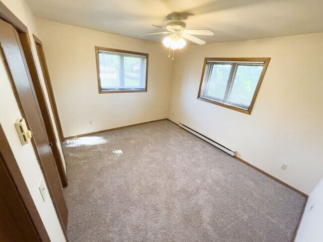 Building Photo - 9 N Wickham Ct