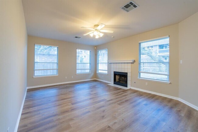 Building Photo - 8421 Cahill Dr