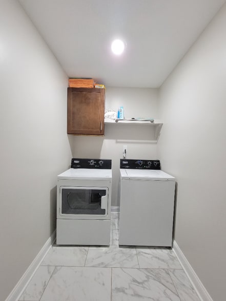 Building Photo - 2373 Bridgeport Wy