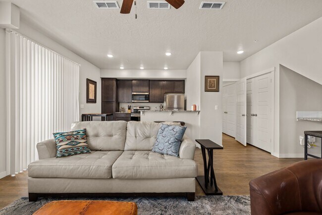 Building Photo - 7485 N Lucy Rose Ln