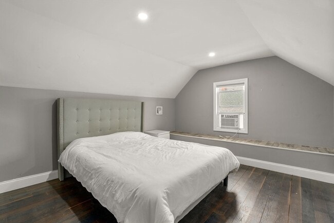 Building Photo - 133 Nichols St