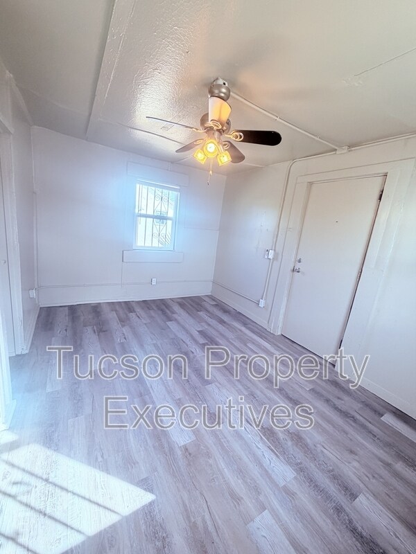 Building Photo - 234 E 32nd St