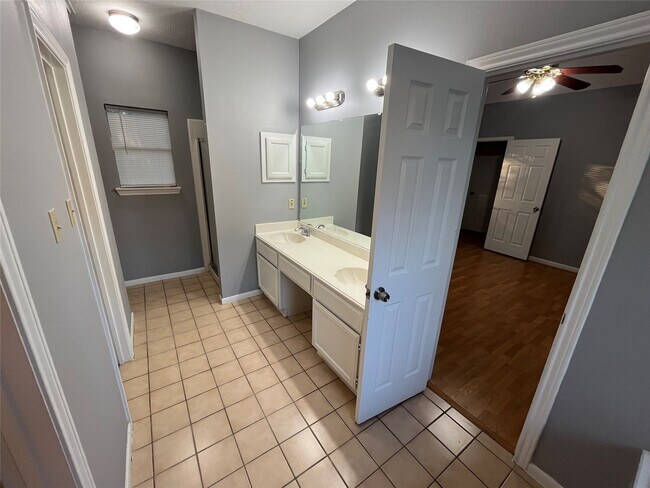 Building Photo - 16027 Silver Valley Dr