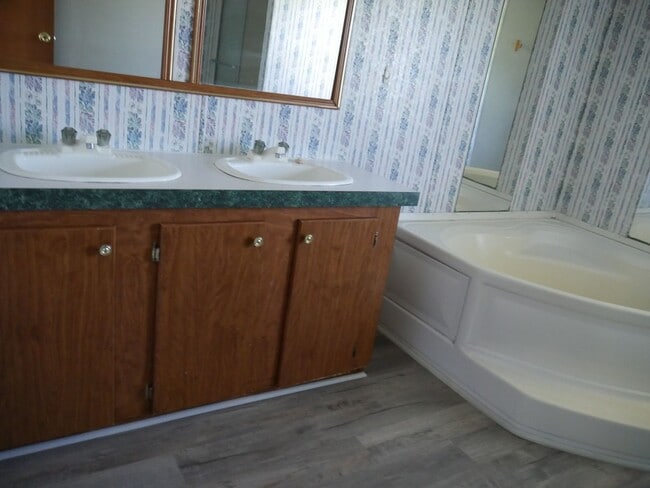 Building Photo - Adorable mobile home in Quitman