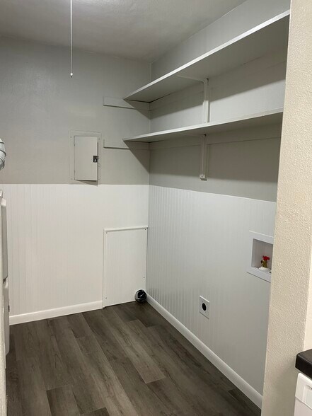 Laundry room, washer/dryer hookups - 610 Alta Ave