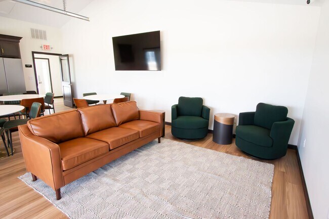 Building Photo - New! Beautiful 2 Bed, 2 Bath Apartment in ...