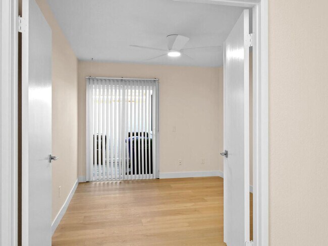 Building Photo - Harbor Pointe - Carlsbad gated community less than one mile to the beach