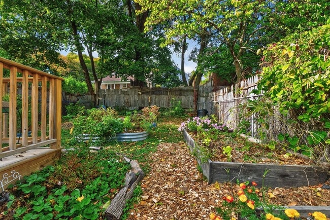 Building Photo - Walk to the Waterfront!|2BR Single-Family with Private Yard!