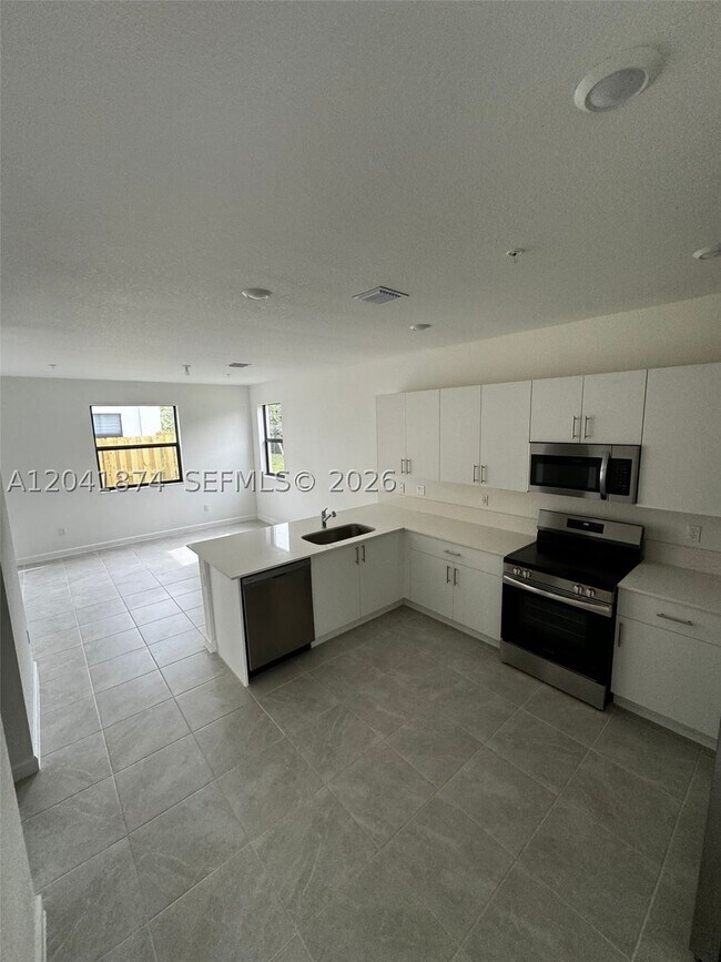 Building Photo - 285 SW 159th Dr