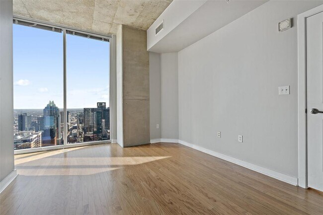 Building Photo - 360 Nueces St
