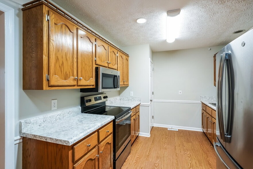 Building Photo - 218 Lakeside Park Dr