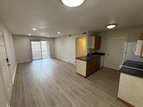 Building Photo - Beautiful 2 bedroom/2 bathroom condo with Mountain View’s