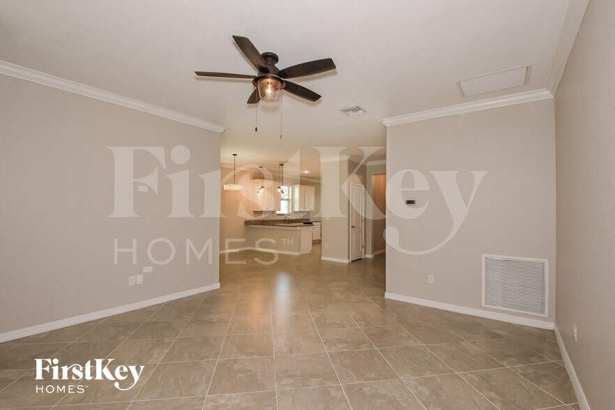 Building Photo - 11327 Sweetgrass Dr