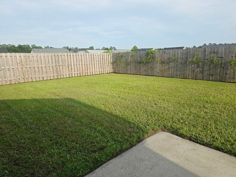 Building Photo - 111 Quarterhorse Dr