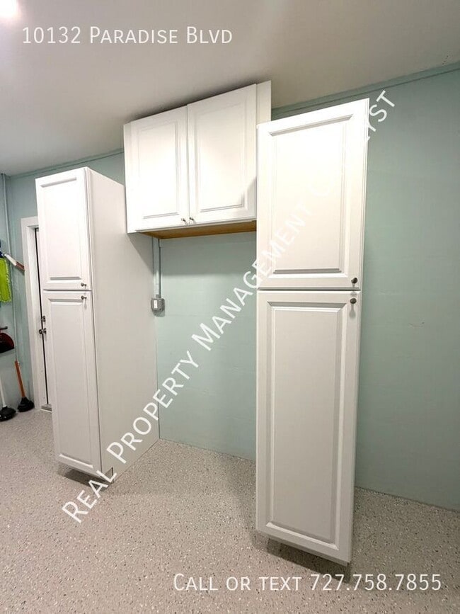 Building Photo - 10132 Paradise Blvd