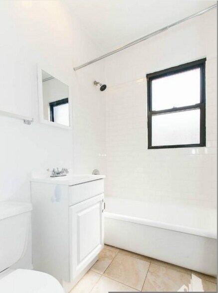 Building Photo - 2649 N Spaulding Ave