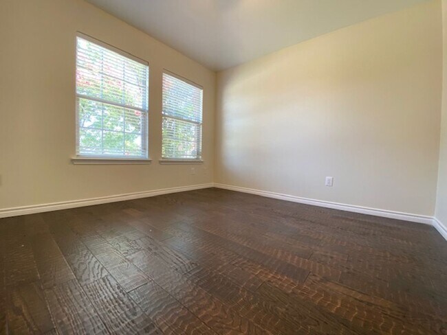 Building Photo - Lovely 4 bedroom, 2 bath home for lease!