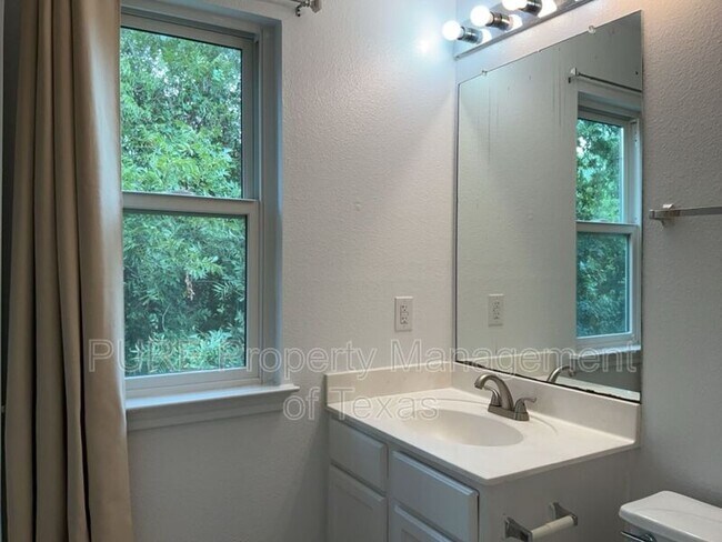 Building Photo - 244 Marvin Cove