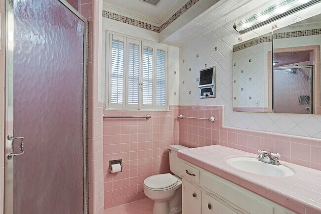 Building Photo - 1070 Curtin St