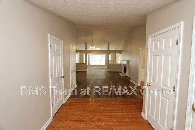 Building Photo - 1490 Creek Pointe Cir
