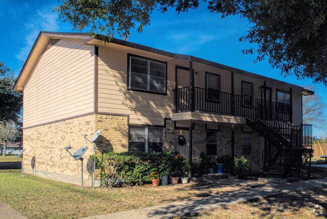 Oak Place Apartments - Prairie View, TX | Apartment Finder