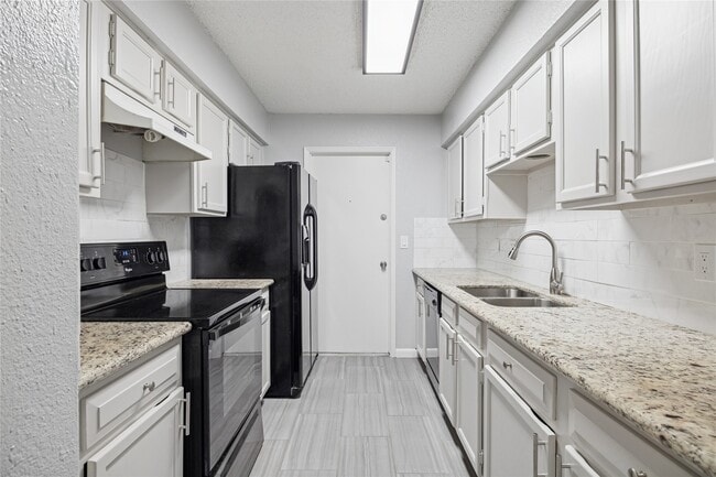 Building Photo - 13838 Beech Hollow Ln