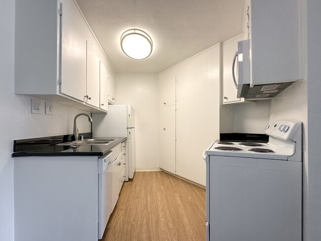 Building Photo - 1821 Lincoln Ave